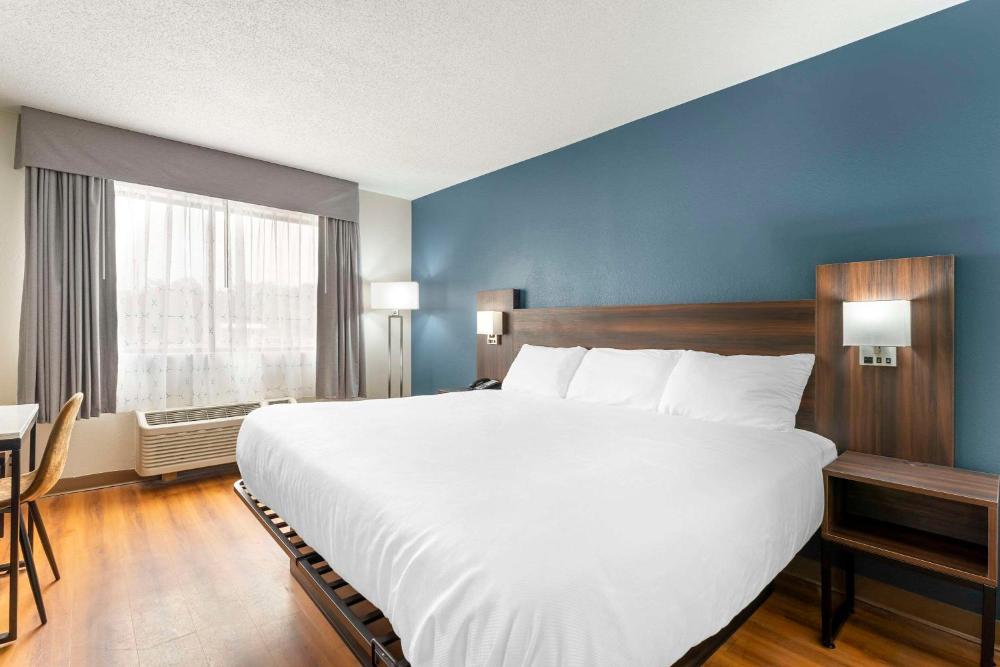 Efficiency King Room - Non Smoking interior